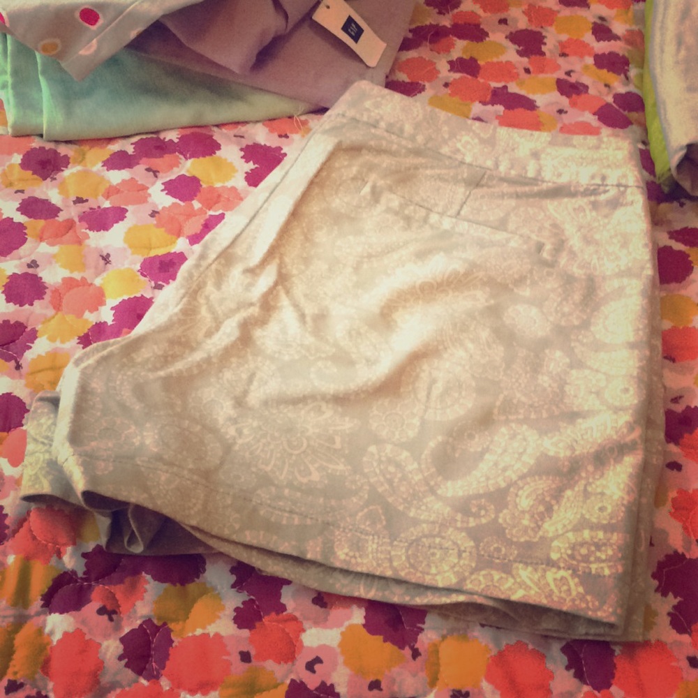 Gap patterned shorts